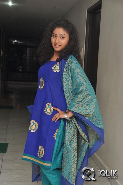 Vishnu-Priya-at-Pyaar-Mein-Padipoyane-Movie-Success-Meet